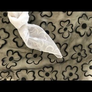 Pair of Scarves Black/White